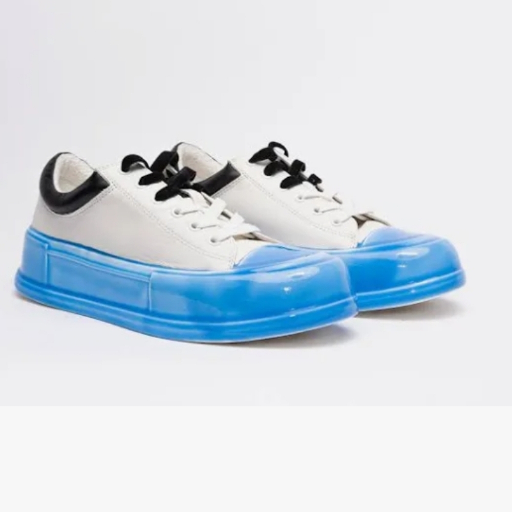 Fresh Blue and White Gradient Sole Sneakers